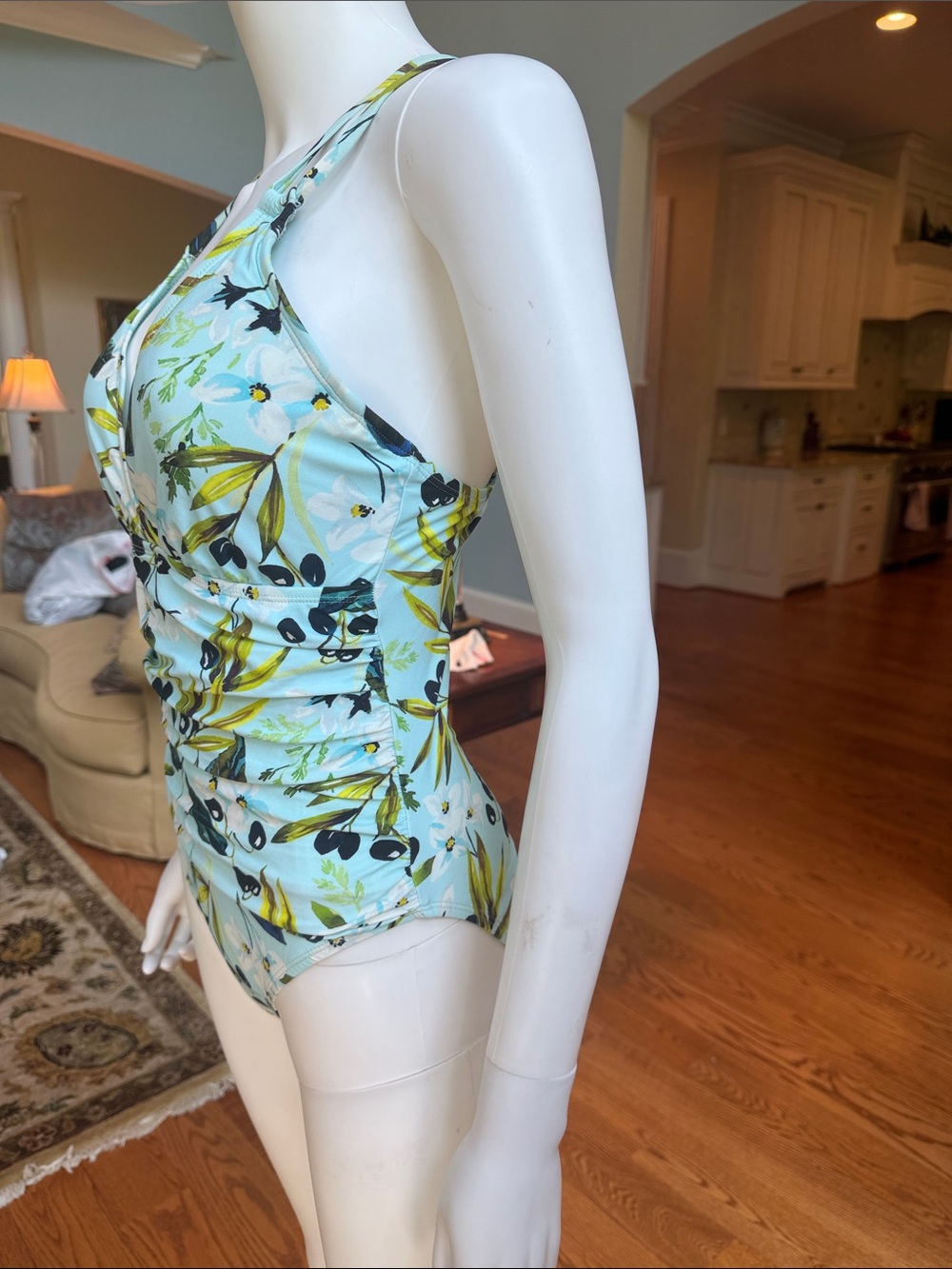La Blanca Floral Light Blue Ruched super duper flattering one piece Swimsuit - Picture 4 of 9